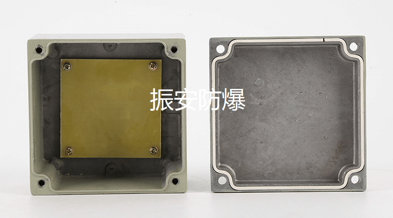 在不同天氣情況下如何防止防爆電器內(nèi)部金屬壁的結(jié)露問(wèn)題？
